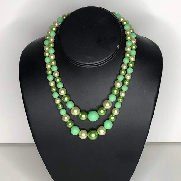 Vintage Jewelry - Vintage Jewelry Green Necklace & Clip On Earring Set